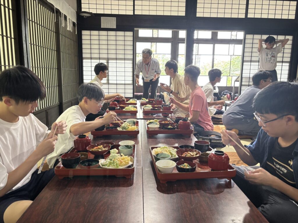 Experiencing warm local hospitality and Japanese traditional food culture