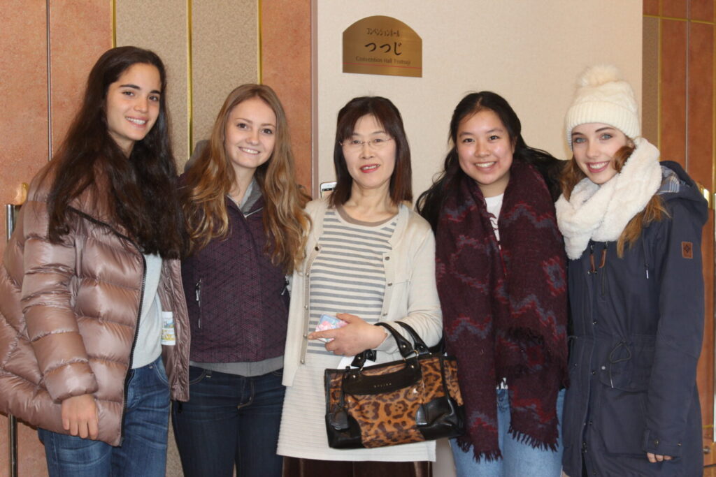 A heartwarming farewell photo of the guests and their Minamisanriku host family after a memorable home visit experience