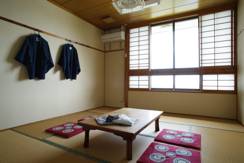 A relaxing traditional Japanese-style tatami guest room offering a peaceful stay by the sea