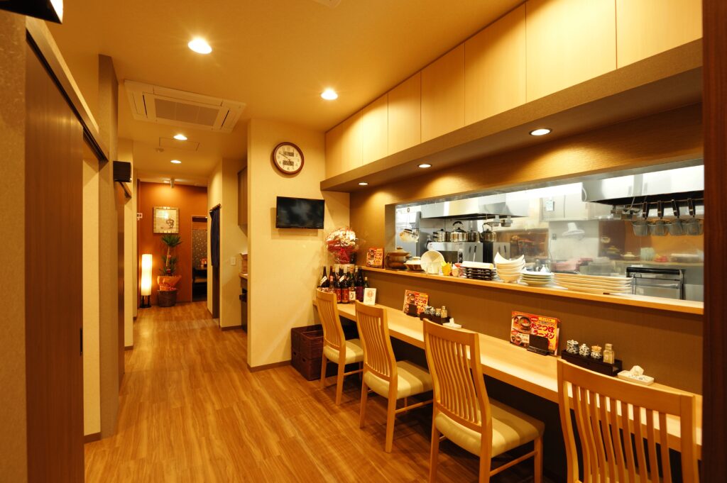 Comfortable interior seating at Shokuraku Shiosai