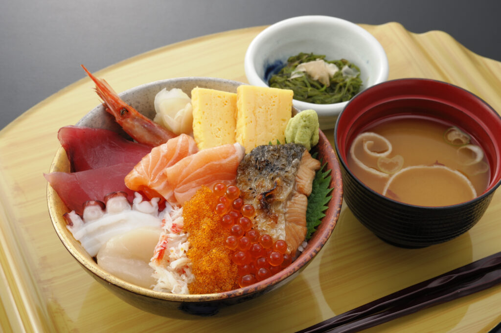 Beautifully presented colorful seafood rice bowl featuring fresh seasonal catches from Miyagi