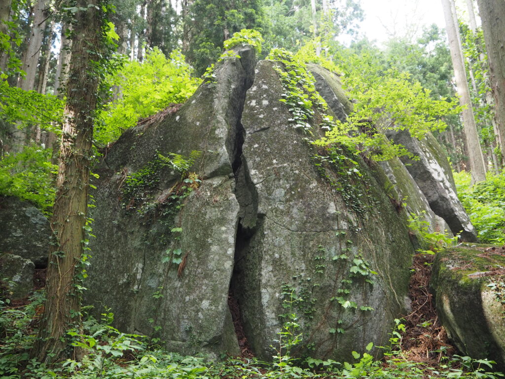 A mysterious fissure in the giant granite rock, where local legends say only honest people can pass through