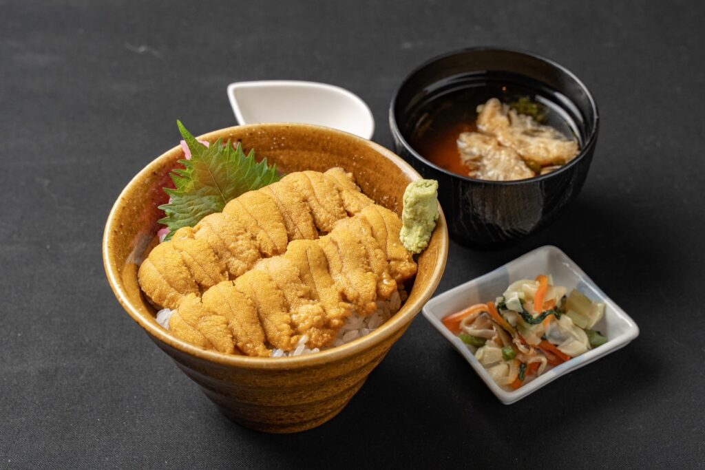 Minamisanriku's famous "Kirakira Uni-don," a beautiful rice bowl covered entirely with fresh local sea urchin