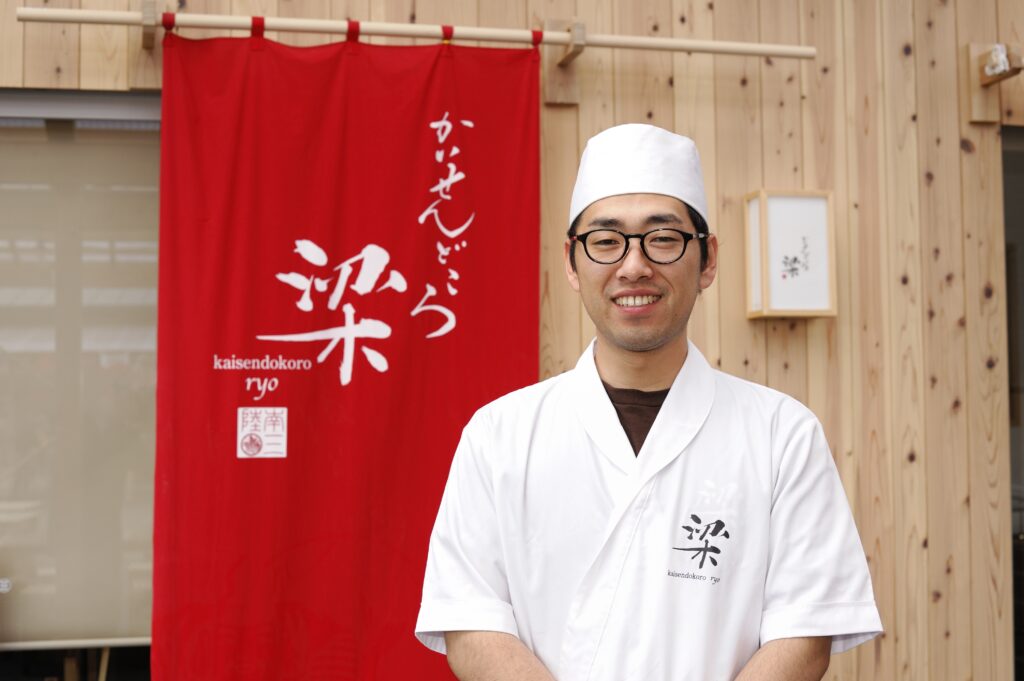 The head chef of Kaisendokoro Ryo who carefully prepares fresh Miyagi seafood