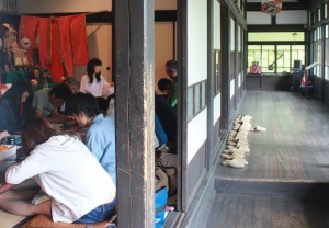 きりこ体験風景