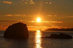 モアイ岩(日の出)