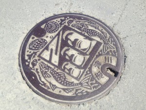 モアイマンホール