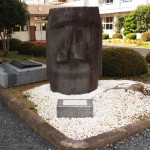 志津川高校に立つモアイ（志津川）