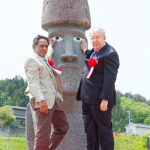 日智経済院のアンドラッカ会長とベネディクト・トゥキ氏