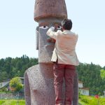 モアイに目を入れる