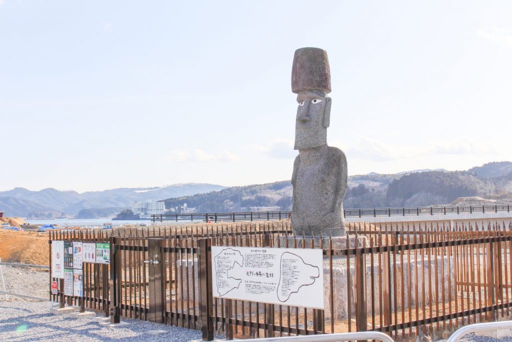 モアイ像はさんさん商店街に展示中