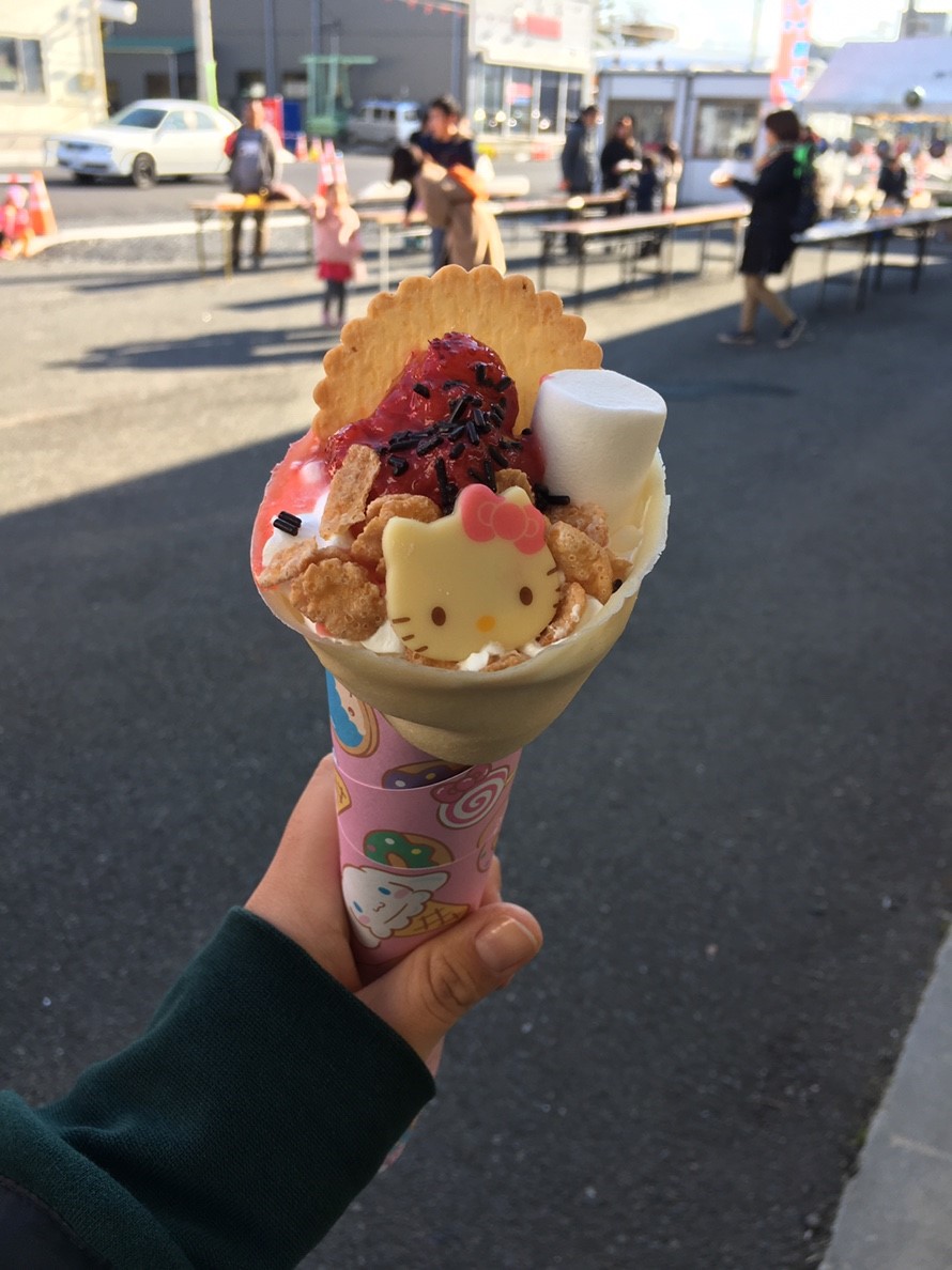 キティちゃんクレープ