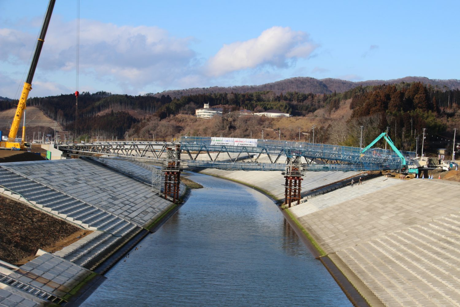 【工事進捗】中橋が陸地（左岸・右岸）と接続されました