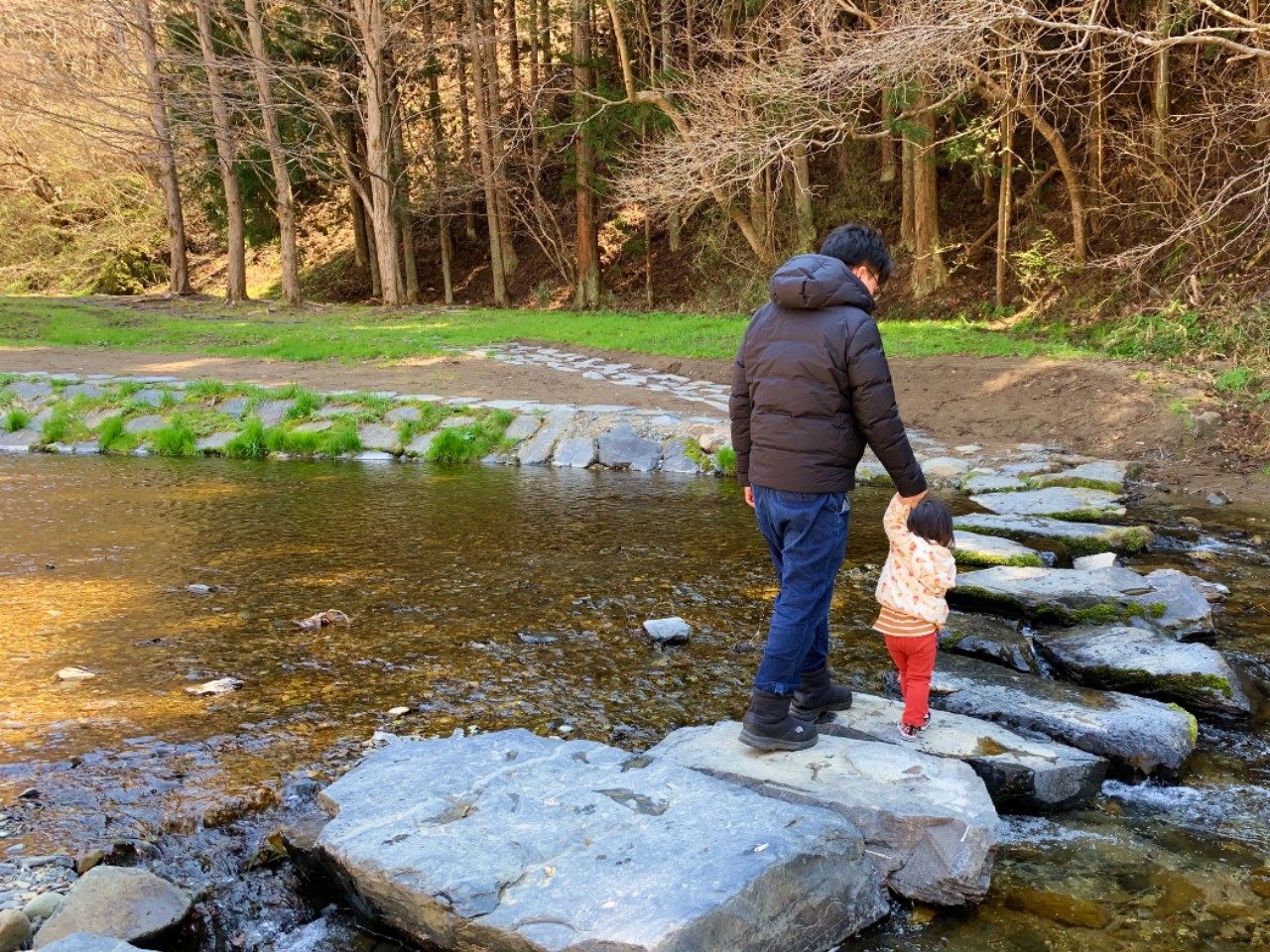 川を渡れる飛び石